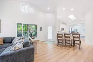 571 Park Shore Dr, Naples, FL 34103 - Photo 7