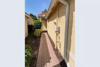 10427 Carolina Willow Dr, Fort Myers, FL 33913 - Photo 3