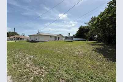 317 SE 14th Ter, Cape Coral, FL 33990 - Photo 5