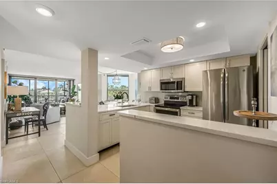 10562 Gulf Shore Dr #202, Naples, FL 34108 - Photo 7