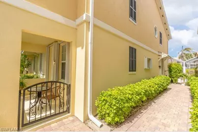 8055 Sorrento Ln, Naples, FL 34114 - Photo 5