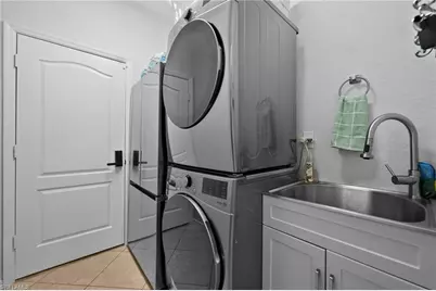 627 NE 7th Ter, Cape Coral, FL 33909 - Photo 25