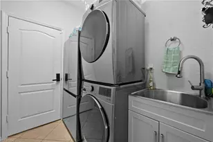 627 NE 7th Terrace, Cape Coral, FL 33909 - Photo 25