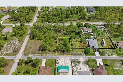 1065 Bells St E, Lehigh Acres, FL 33974 - Photo 3
