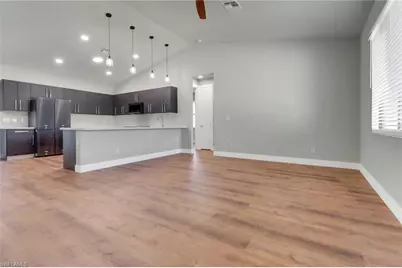 18 Tropicana Pkwy W, Cape Coral, FL 33993 - Photo 9