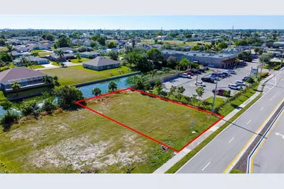 132 Nicholas Pkwy E, Cape Coral, FL 33990 - Photo 3