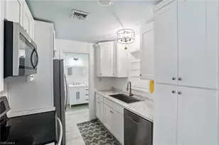 4011 Coconut Cir S, Naples, FL 34104 - Photo 7