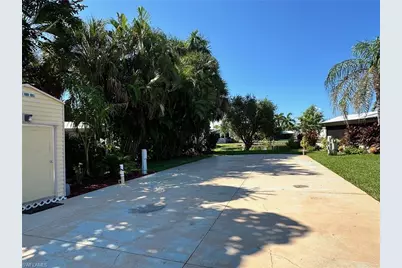 1313 Nickel Lake Pt, Naples, FL 34114 - Photo 5