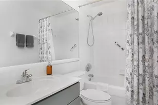 7805 Woodbrook Cir, Naples, FL 34104 - Photo 19