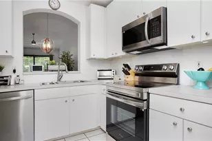 7805 Woodbrook Cir, Naples, FL 34104 - Photo 3