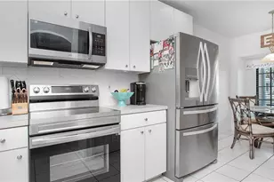 7805 Woodbrook Cir, Naples, FL 34104 - Photo 5