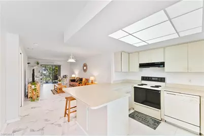 642 SE 13th Pl #5, Cape Coral, FL 33990 - Photo 13