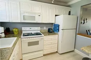 400 Forest Lakes Blvd, Naples, FL 34105 - Photo 7