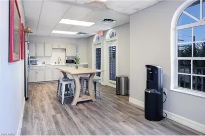 725 Cape Coral Pkwy W, Cape Coral, FL 33914 - Photo 5