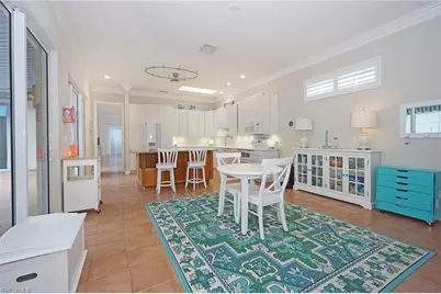 922 Turtle Ct, Naples, FL 34108 - Photo 11