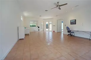 922 Turtle Ct, Naples, FL 34108 - Photo 19