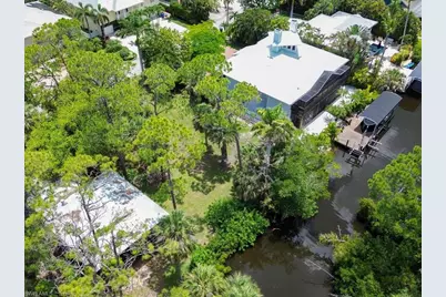 1675 Avion Pl, Naples, FL 34104 - Photo 11