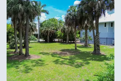 1675 Avion Pl, Naples, FL 34104 - Photo 7