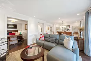 555 Park Shore Dr, Naples, FL 34103 - Photo 9