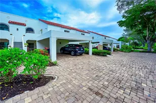 565 Beachwalk Cir, Naples, FL 34108 - Photo 5