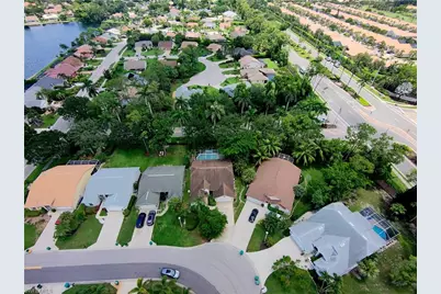 6708 Sloane Pl, Naples, FL 34104 - Photo 25