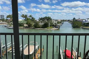 10686 Gulf Shore Dr, Naples, FL 34108 - Photo 23