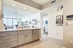 3000 Oasis Grand Blvd, Fort Myers, FL 33916 - Photo 7