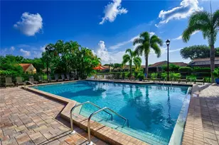 559 Beachwalk Cir, Naples, FL 34108 - Photo 29