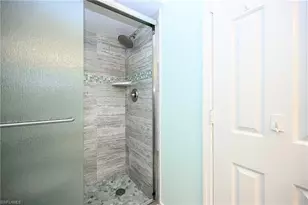 559 Beachwalk Cir, Naples, FL 34108 - Photo 25