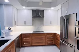 425 Cove Tower Dr, Naples, FL 34110 - Photo 3