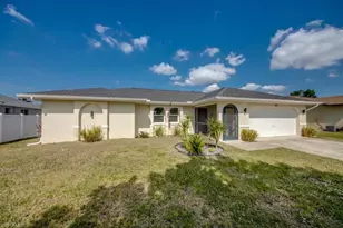 917 SW 23rd St, Cape Coral, FL 33991 - Photo 1