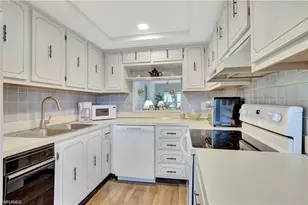 360 Charlemagne Blvd, Naples, FL 34112 - Photo 15