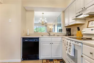 1075 Foxfire Ln, Naples, FL 34104 - Photo 9