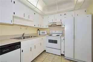 12481 McGregor Blvd, Fort Myers, FL 33919 - Photo 23