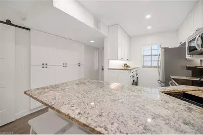 290 Banyan Blvd #290, Naples, FL 34102 - Photo 5