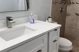 806 W 80th Pl, Hialeah, FL 33014 - Photo 13