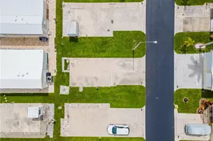 40 La Fonda Ln, North Fort Myers, FL 33903 - Photo 5