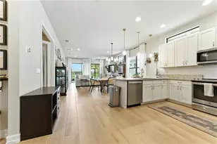 8230 Venetian Pointe Dr, Fort Myers, FL 33908 - Photo 9