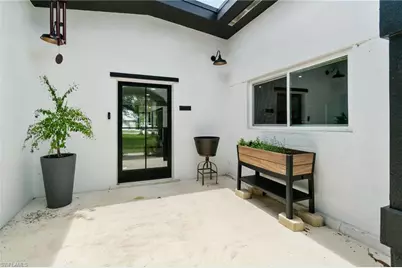 544 Bayside Dr, Fort Myers, FL 33919 - Photo 5