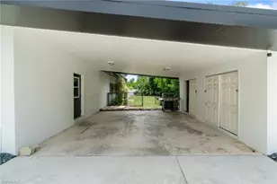 544 Bayside Dr, Fort Myers, FL 33919 - Photo 3