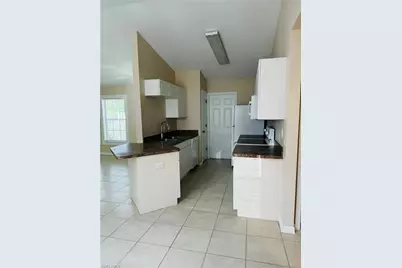 2732 NE 7th Pl, Cape Coral, FL 33909 - Photo 5