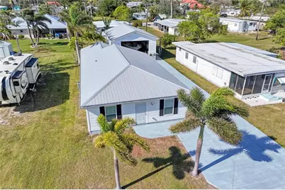 16080 Siesta Dr, Fort Myers, FL 33908 - Photo 3