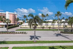 2500 Gulf Shore Blvd N, Naples, FL 34103 - Photo 11