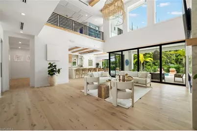 565 Whispering Pine Ln, Naples, FL 34103 - Photo 9