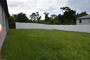 4666 Villa Capri Ln, Bonita Springs, FL 34134 - Photo 5