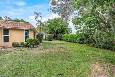 233 Yorkshire Ct, Naples, FL 34112 - Photo 13