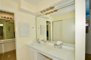 555 Park Shore Dr, Naples, FL 34103 - Photo 15