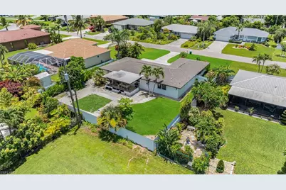 127 SE 43rd Ln, Cape Coral, FL 33904 - Photo 3