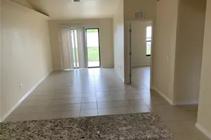 542 SE 6th Pl, Cape Coral, FL 33990 - Photo 5