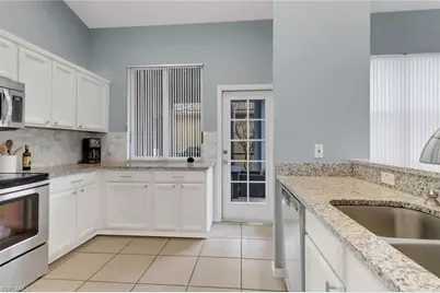 9521 Mariners Cove Ln, Fort Myers, FL 33919 - Photo 5